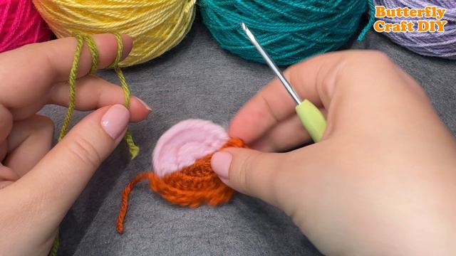 Free Crochet Leprechaun Applique Pattern / St Patrick’s Day Crochet Patterns / Crochet Pocket Hug