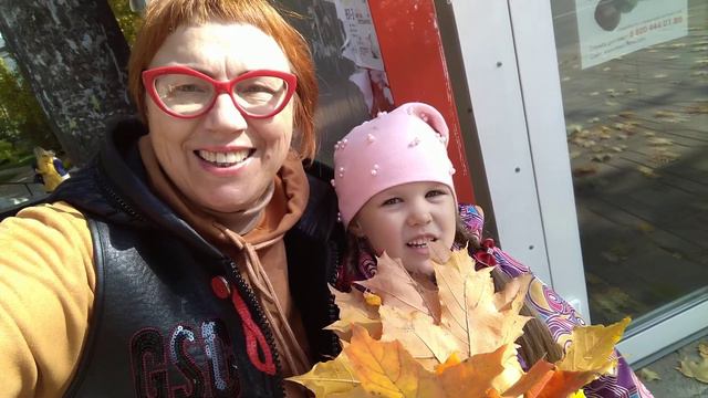 Бабушка сочиняет, внучка учит, рассказывают под настроение! смотреть онлайн