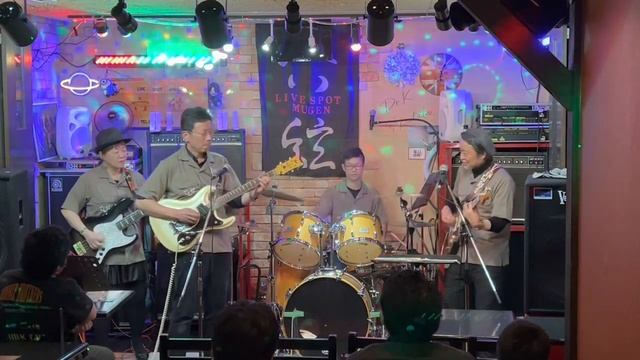 Yellow Jacket смотреть онлайн