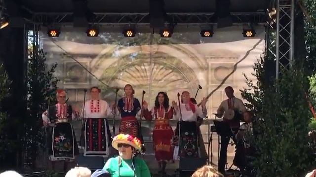 Праздник песен и танцев в Риге смотреть онлайн
