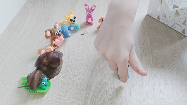 Большой сюрприз для улитки ахатина - фигурки из воздушного пластилина. смотреть онлайн