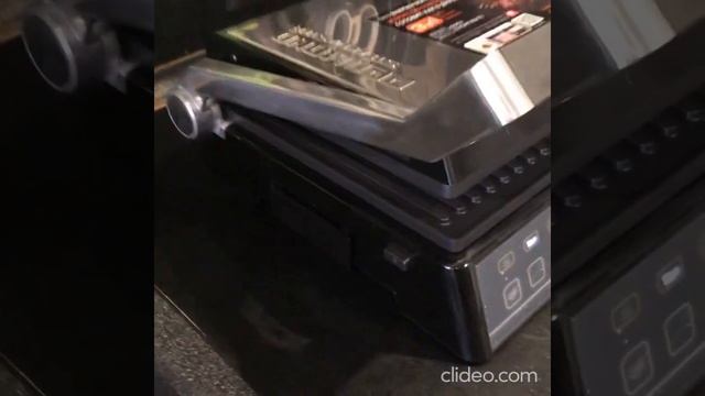 Приготовление стейков на электро гриле Redmond RGM-M813 смотреть онлайн