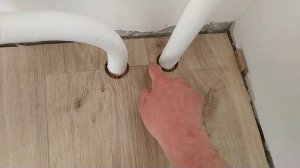 КАК ОБОЙТИ 2 ТРУБЫ ПРИ УКЛАДКЕ ЛАМИНАТА ? #укладкаламината #ремонтквартир #отделка