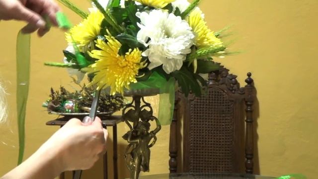 Букет из хризантем для козерога / Урок №25 смотреть онлайн