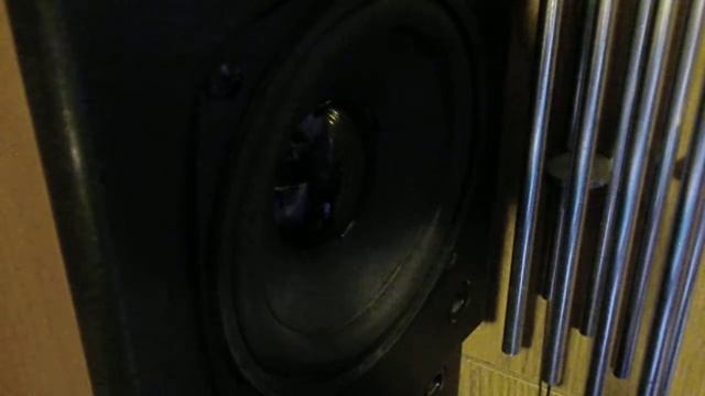 Ход диффузора динамика SVEN, Bass I Love you смотреть онлайн