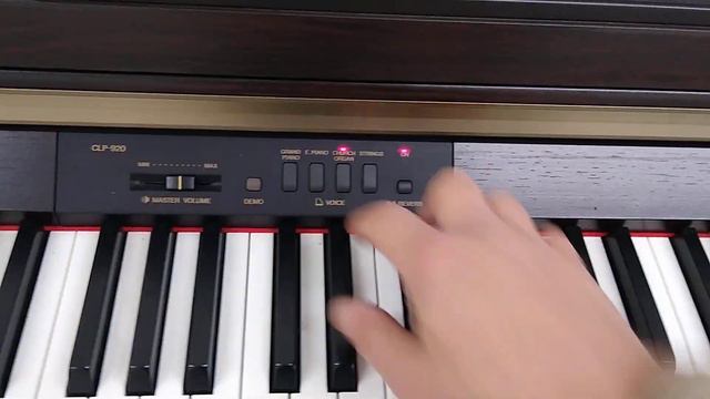 Yamaha Clavinova CLP-920 digital piano and stool stock number 22201 смотреть онлайн