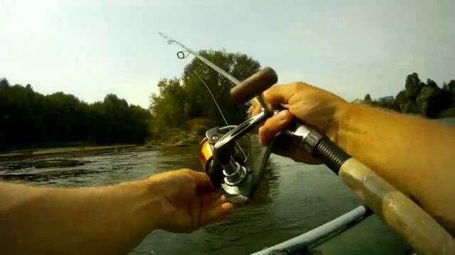 Рыбалка в Беларуси. Ловля спиннингом на реке. #рыбалка #спиннинг #щука смотреть онлайн