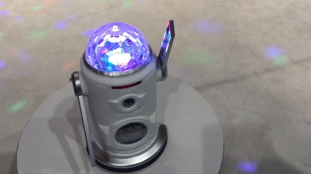 CES 2015: ION Party Bot and Lil Bro Bot Robot bringing it смотреть онлайн