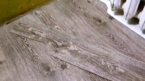 Кладем ламинат в труднодоступном месте за батареей