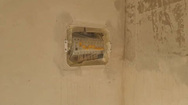 Электрика побеждена, штукатурка окончена, можно приступать к плитке. смотреть онлайн