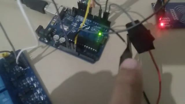 Arduino and RFID based enhanced home security mechanics by automatic Door Locking System. смотреть онлайн