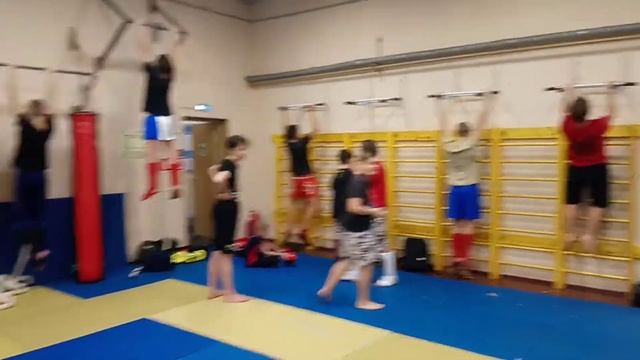 Выход из зала через 6 подходов подтягиваний, по максимуму каждый???? смотреть онлайн