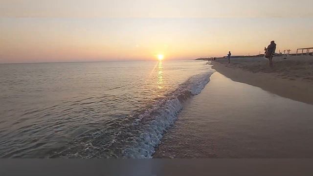 " Золотой час". Закат в Благовещенской. Бархатный сезон 2023 #russia #weekend_at_sea #sunset смотреть онлайн