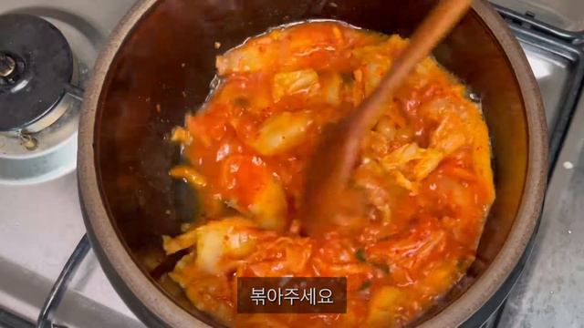 Sub) 참치김치찌개🍲 | 얼큰한 국물로 스트레스 날리는 참치김치찌개 맛있게 끓이는법 | Tuna Kimchi Stew to eat when you're stressed. смотреть онлайн