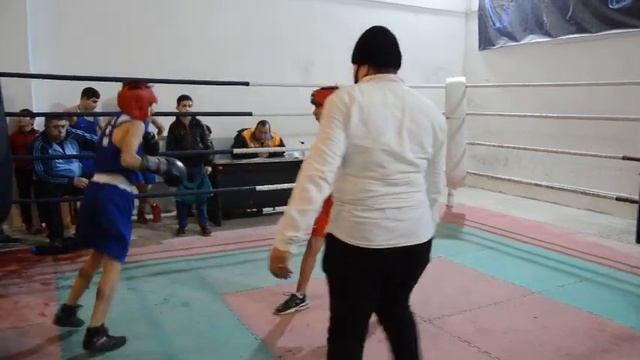 Кубок Гегаркуникской области по боксу 37-40кг Эдмон Погосян (Мартуни)-Арен Кубатян (Ванадзор) смотреть онлайн