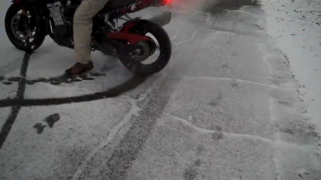 Suzuki Bandit 1250 squid riding in the snow! смотреть онлайн