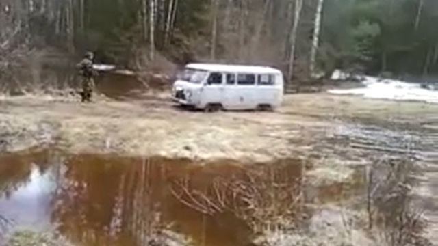 Вот засаживают УАЗ))) смотреть онлайн
