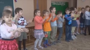 А под пальмой краб сидит...