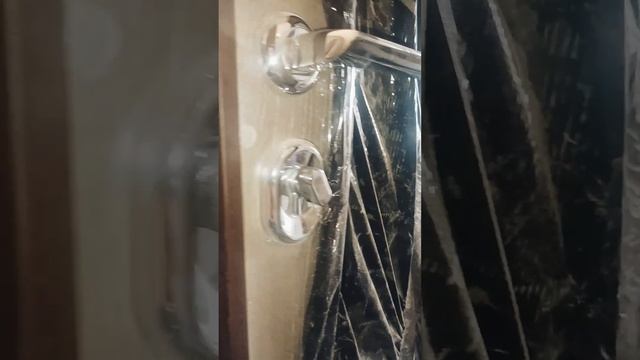 как так?? заводская дверь и с таким косиком. вскрытие замка и устранение недостатков #вскрытиезамко смотреть онлайн
