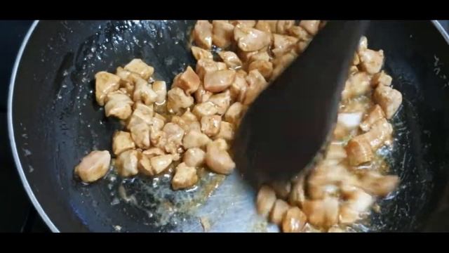 pizza sidhaan usameyso wadkaheli donta..simple pizza recipe. смотреть онлайн