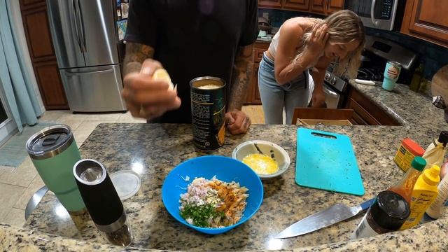 Cave Dive For Crab Cakes | Spider Crab Cakes | Full Recipe смотреть онлайн