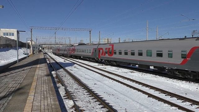 Электровоз ЧС7-068 (ТЧЭ-18) с составом пассажирского поезда №601Я Рыбинск - Москва. смотреть онлайн