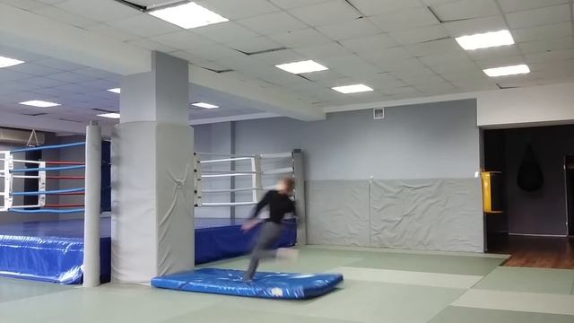 Пробую сальто назад от стены 6 лайков новое видео