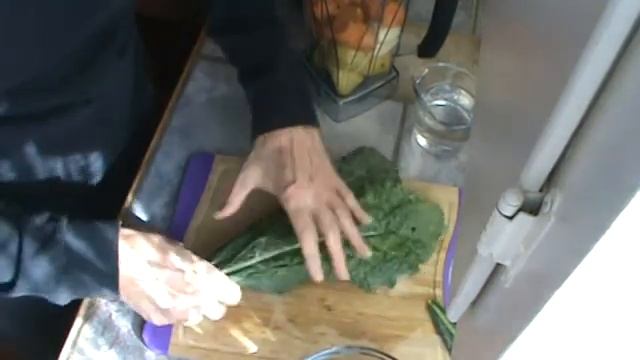 Pineapple and Fresh Dinosaur Kale смотреть онлайн
