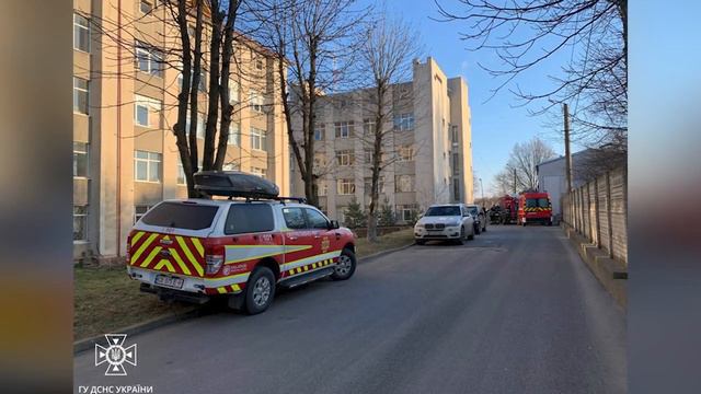 Евакуювали 70 осіб: у Чернівцях трапилася пожежа у корпусі ЧНУ ім. Ю. Федьковича смотреть онлайн