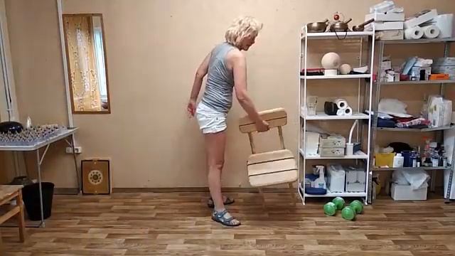 Основная часть моей зарядки. Гантели.mp4 смотреть онлайн