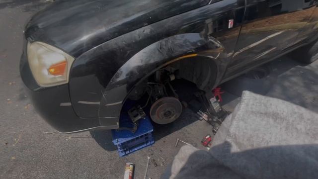 DIY: HOW TO REPLACE WHEEL BEARING IN SATURN VUE 2002-2007 смотреть онлайн