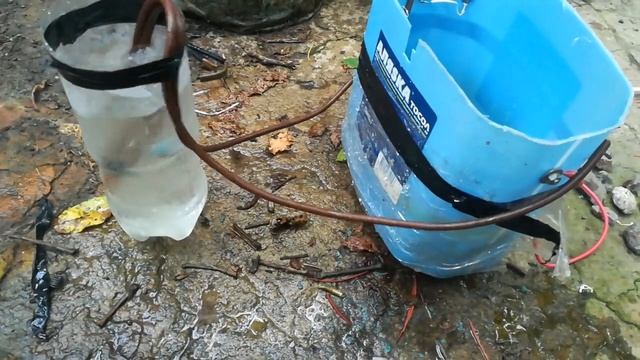Эффект Юткина в бутылке Воды (эксперимент номер 2)Камера начала глючить при сьемке смотреть онлайн