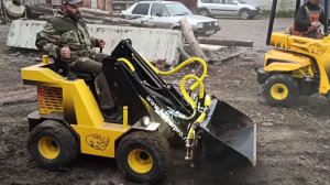 Видеообзор бортоповоротного мини погрузчика
