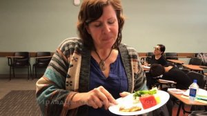 Иностранцы пробуют русскую еду! Что общего у ирландцев и белорусов?