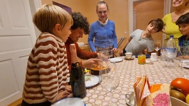 ДР Марино Торт с бенгальскими свечами смотреть онлайн