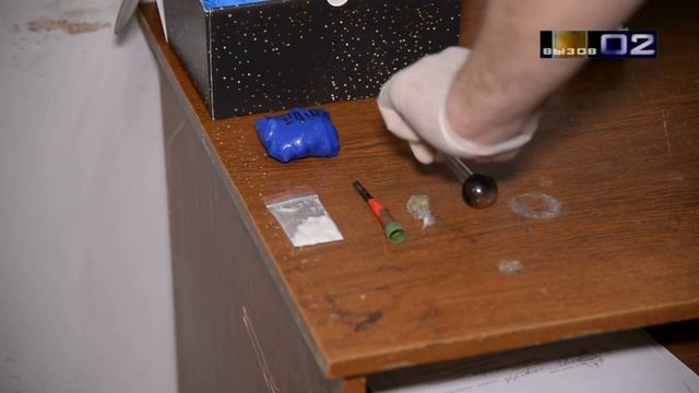 Днем - оператор на предприятии, а ночью солевой кладмен. смотреть онлайн