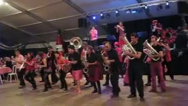 Beaujolais Noveau - Fanfare "Pink it Black" - Popurri "Калинка-малинка" смотреть онлайн