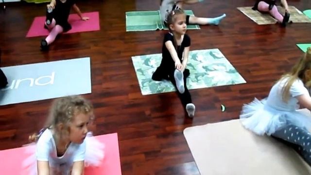 Занятие 2-ая Младшая Группа. Партерная Гимнастика смотреть онлайн