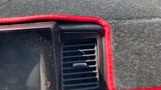 Накидка на панель приборов Toyota Corolla E120(левый руль,красный кант) смотреть онлайн