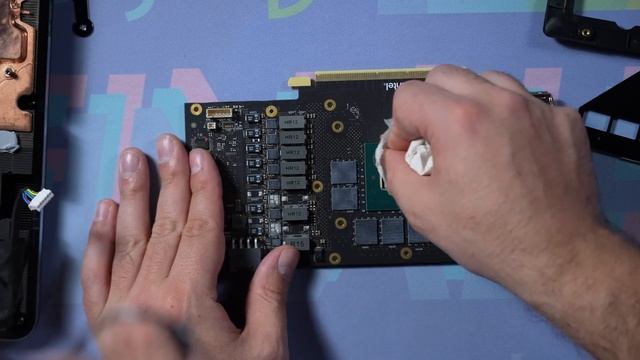 ¡DESMONTANDO la Tarjeta Gráfica de INTEL! смотреть онлайн