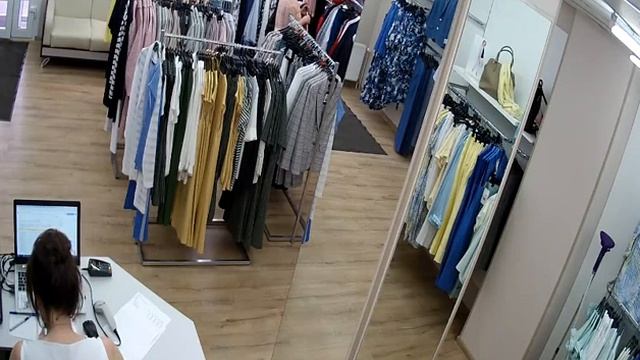 Взлом камер №2 Реакция продавщицы на пошлие песни смотреть онлайн