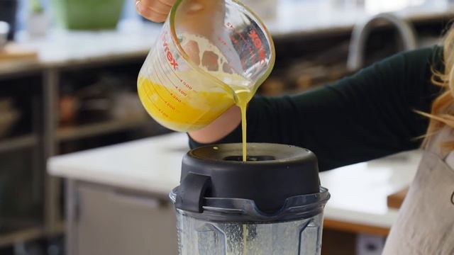 Molly Makes Eggs Benedict for a Crowd | From the Test Kitchen | Bon Appétit смотреть онлайн