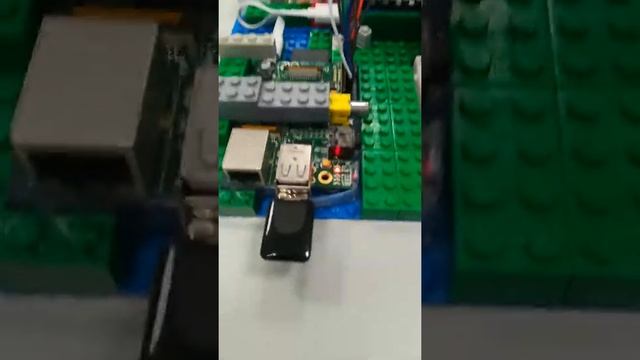 Raspberry 3button 3leds LCD em node.js смотреть онлайн