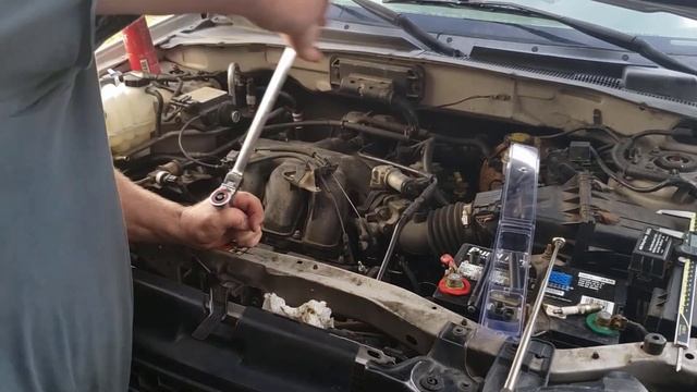 2002 Ford Escape Spark Plug Hole Repair смотреть онлайн