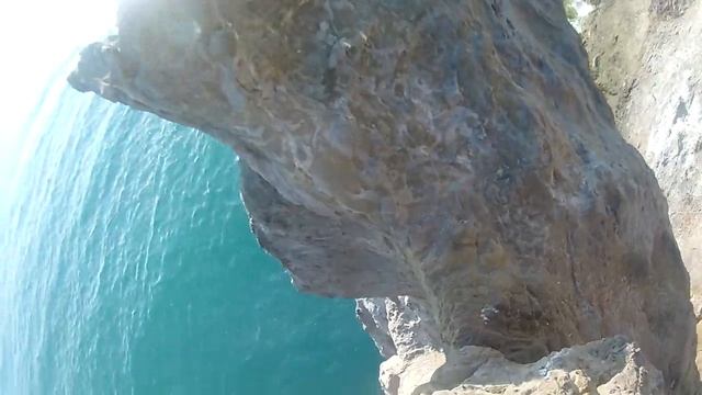 Нужно прыгнуть со скалы дракон смотреть онлайн