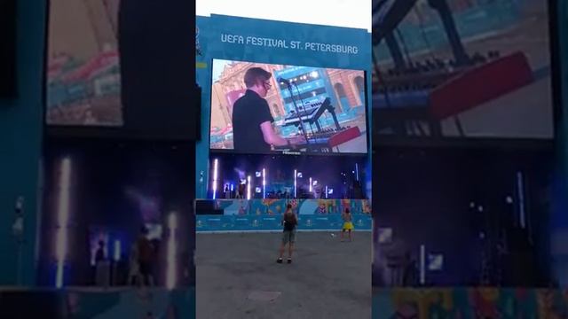 Футбол уефа Фан зона Конюшеная площадь смотреть онлайн