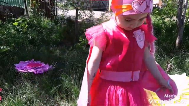 Волшебное перевоплощение в Принцесс Диснея! ОГРОМНЫЕ ЦВЕТЫ! Disney Princesses Big Flowers смотреть онлайн