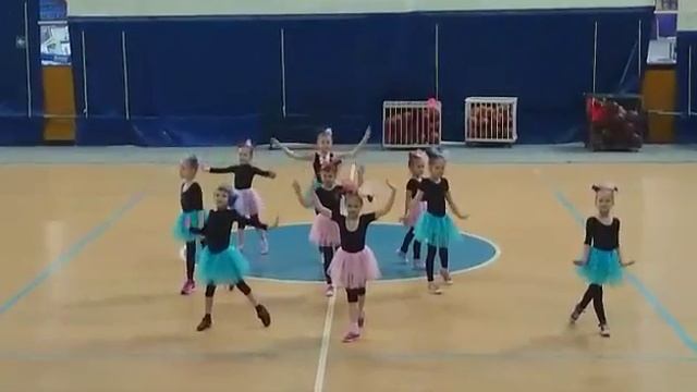 Я выступала первая в розовой юбке смотреть онлайн