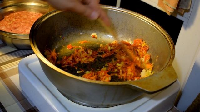Котлетки с макарошками по деревенски/ Rustic pasta with cutlets. смотреть онлайн