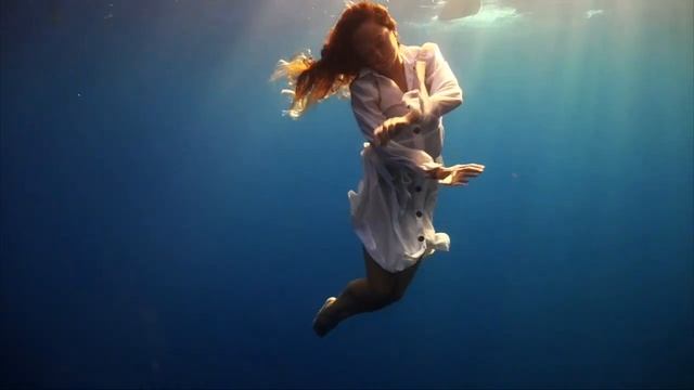 I had a dream - Underwater dance смотреть онлайн